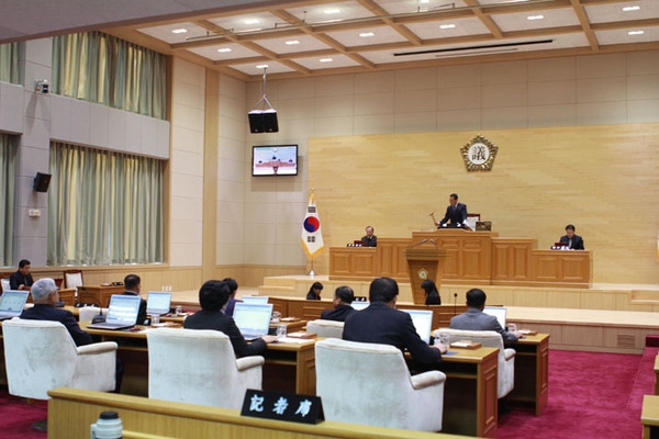 제221회 신안군의회 임시회 제2차 본회의 (2012. 12. 26)  1